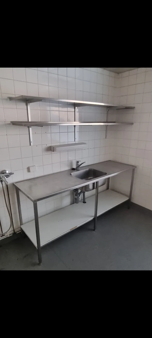 Roostevaba seinariiul 2 tasapinda