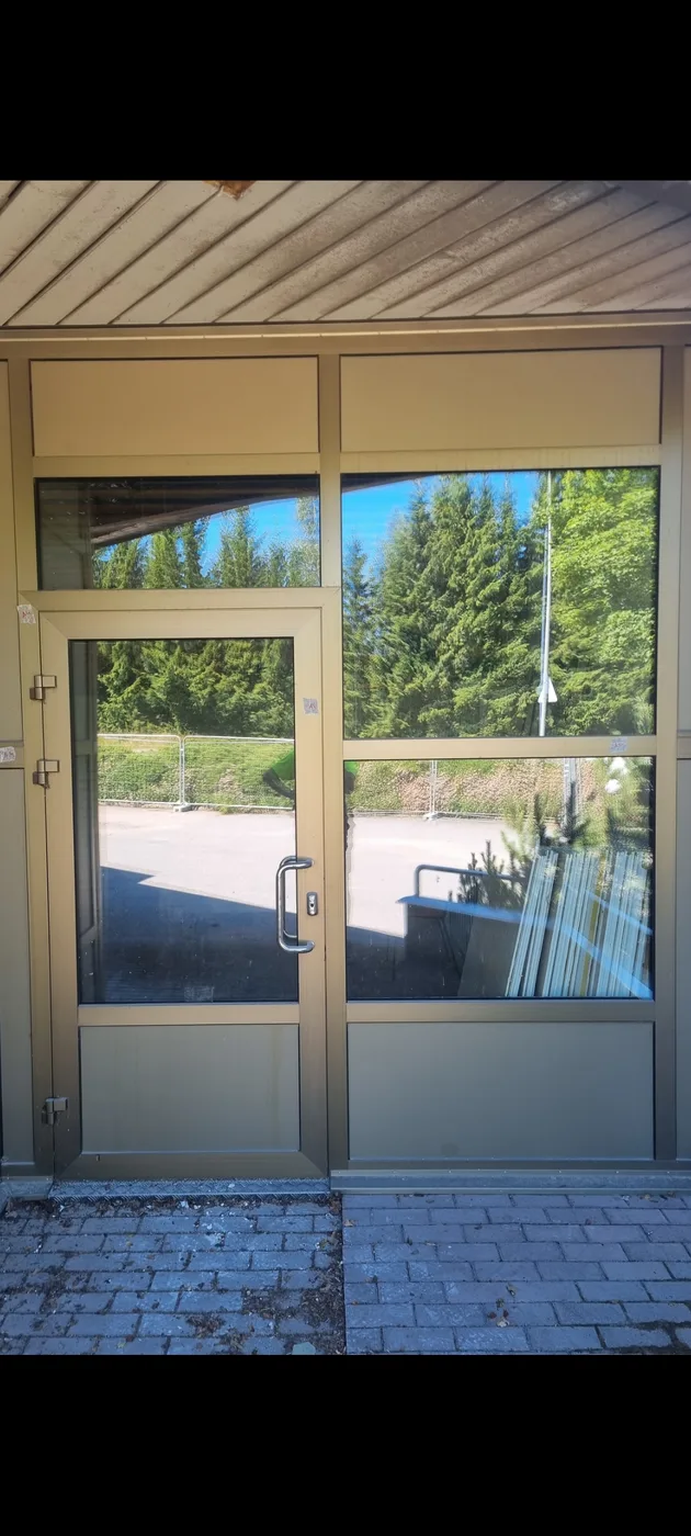 Alumiinium välisuks koos seinaosaga (VP)